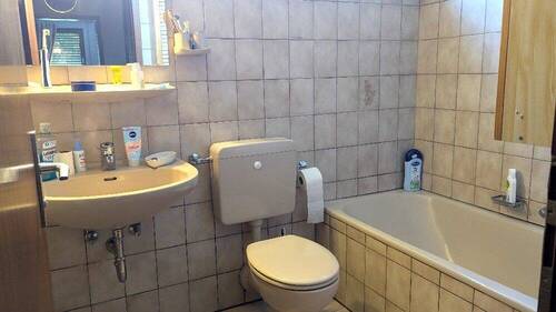 Das Tageslicht-Badezimmer - Reihenmittelhaus mit 117,00 m² in Oberkochen / Heide zum Kaufen