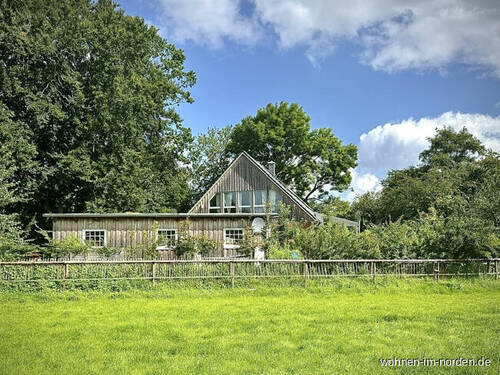 Pferdekoppel mit Blick auf Haus und Garage (Stall) - Einfamilienhaus mit 156,00 m&sup2; in Osdorf zum Kaufen