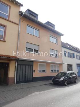 Hausansicht Eingangsseite - ***Hell, freundlich & gut gelegen! 3 ZKBB-Wohnung in Mannheim-Neckarau***