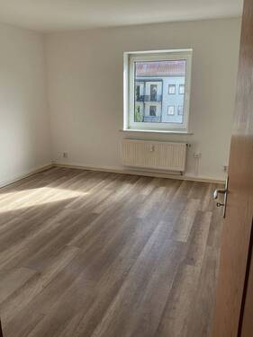 Wohnzimmer - Praktisch, gemütlich, bezahlbar: 2-Zimmer-Wohnung für alle Lebenslagen