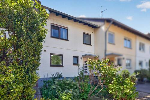 Außenansicht - Raum für die ganze Familie - gepflegtes Reihenmittelhaus mit Garten und Garage in Stutensee-Spöck