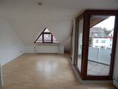 Wohnzimmer - attraktive helle Dachgeschosswohnung mit Balkon
