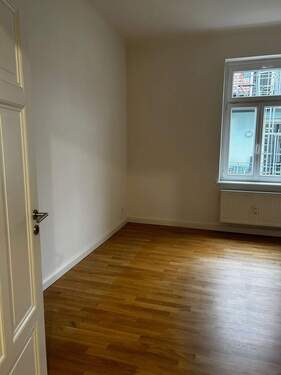 Kinderzimmer/ Büro - 