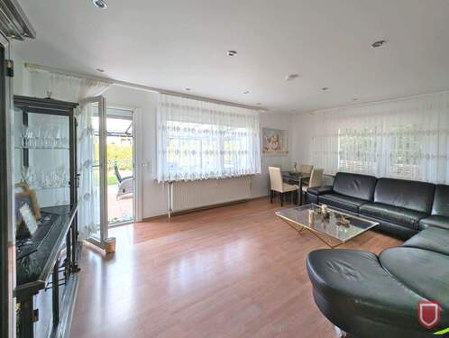 Wohnzimmer mit Terrassenausgang EG - 