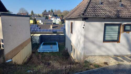Gartenanlage mit Pool unfertig - 