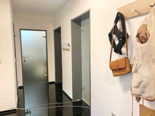 Diele - Etagenwohnung mit 103,00 m&sup2; in Fürth zur Miete