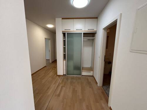 Flur mit Einbauschrank - 
