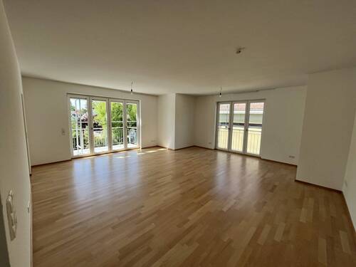 Wohnzimmer - Großzügiges Wohnen in Bestlage: Gepflegte 4-Zimmer-Wohnung mit zwei Bädern und Südbalkon