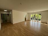 Wohnzimmer + Flur - 4 Zimmer Etagenwohnung zur Miete in Karlsruhe