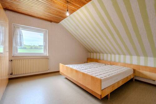 18312 Schlafzimmer - Mehrfamilienhaus, Wohnhaus mit 137,00 m² in Reuth zum Kaufen