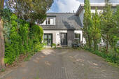 Charaktervolle Frontfassade - Charmantes 1-2-Familien-Reihenhaus - In ruhiger Feldrandlage in Langenhorn