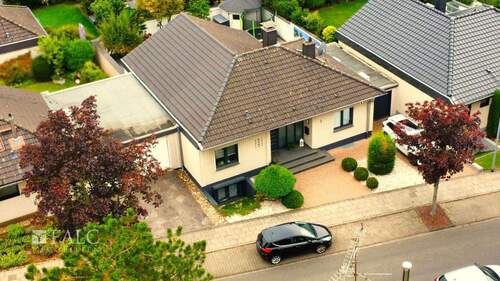 Luftaufnahme Drohne - 5 Zimmer Bungalow in Pulheim
