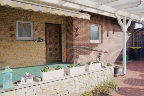 Eingansbereich mit Terrasse - 