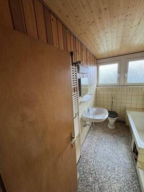 3 Treppenhaus mit OG Wohnung und Balkonen (10) - 