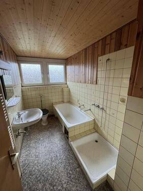 3 Treppenhaus mit OG Wohnung und Balkonen (11) - 