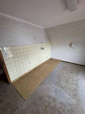 3 Treppenhaus mit OG Wohnung und Balkonen (12) - 