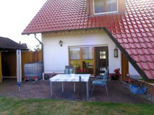 Ansicht Gartenseite mit Terrasse - Doppelhaushälfte mit 100,00 m² in Rechlin zum Kaufen