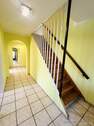 Flur mit Treppe Anbau - 