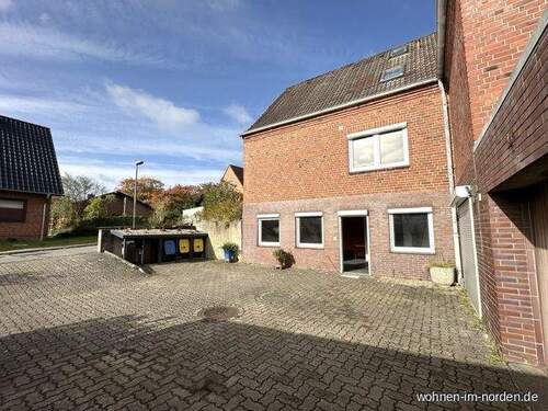 Hof mit Souterrain - 