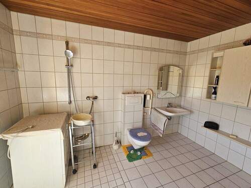 Badezimmer (EG) - 