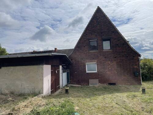 Westseite mit Garage - 