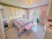 Schlafzimmer_1.OG Rückseite - 