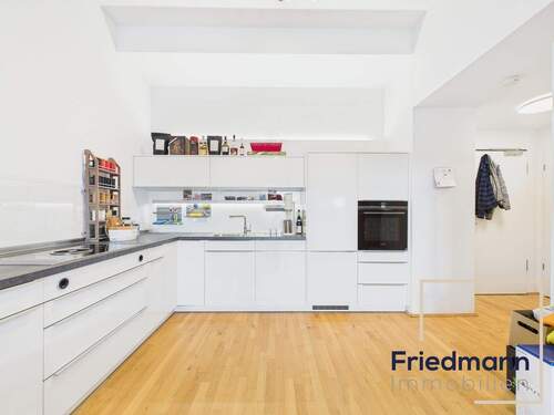 Küche - Stilvolle 2-Zimmer-Wohnung mit Weitblick über das Bobinet-Quartier