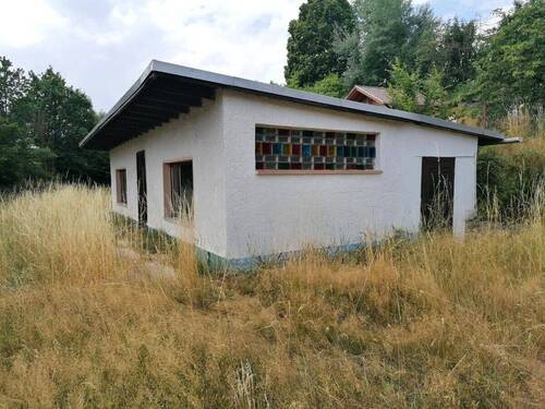 Hütte Außenansicht - Grundstück in Sonneberg mit HütteGartenlaube zu verkaufen