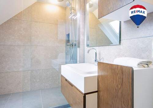 Badezimmer - Doppelhaushälfte auf zwei Etagen mit Garten in Görwihl