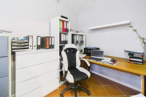 Büro - 7 Zimmer Mehrfamilienhaus, Wohnhaus in Stade