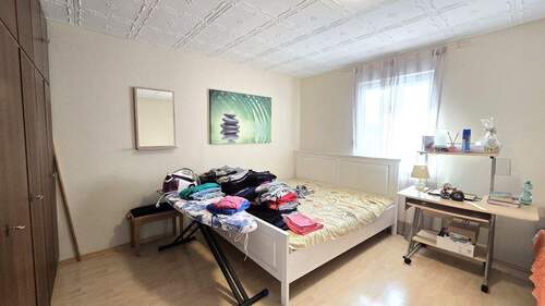 OG: Schlafzimmer 1 - 