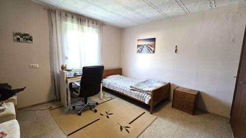 OG: Schlafzimmer 2 - 