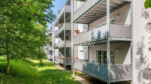 Außenansicht 1 - Attraktive 2-Zimmer-Wohnung mit Balkon und Stellplatz in Weißenfels