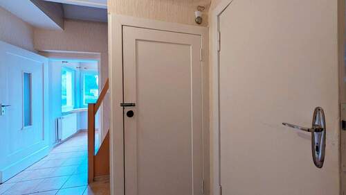 Kellereingang unter der Treppe - 