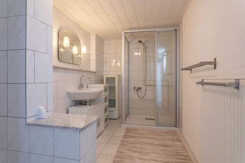 Einliegerwohnung/Bad - 