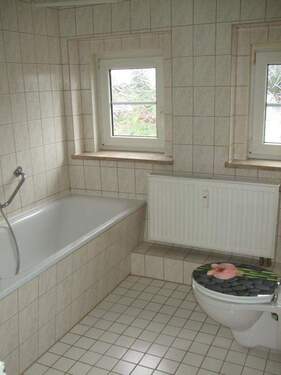 Bad - Etagenwohnung mit 43,00 m&sup2; in Wilkau-Haßlau zur Miete