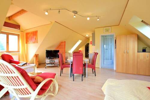 Wohnung 1 im DG - 7 Zimmer Einfamilienhaus in Adelshofen