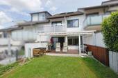 Blick vom Garten aufs Haus - 