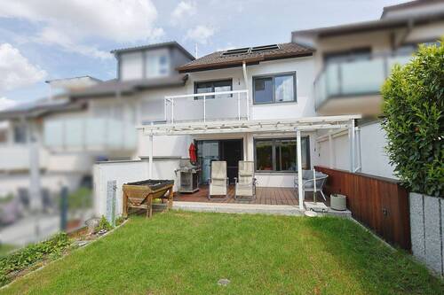 Blick vom Garten aufs Haus - 