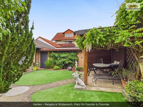 03_Garten_Pergola_Sitzbereich - 8 Zimmer Mehrfamilienhaus, Wohnhaus in Hösbach