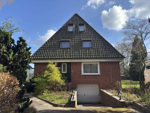 Vorderansicht - 8 Zimmer Einfamilienhaus zum Kaufen in Hamburg / Poppenbüttel