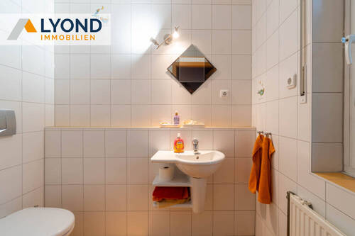 LYD 4405 - 8 WC - 