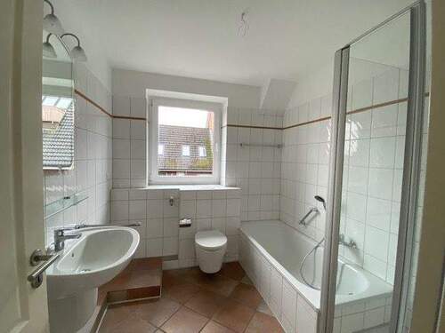 Bad_ - 3 Zimmer Etagenwohnung zur Miete in Hamburg