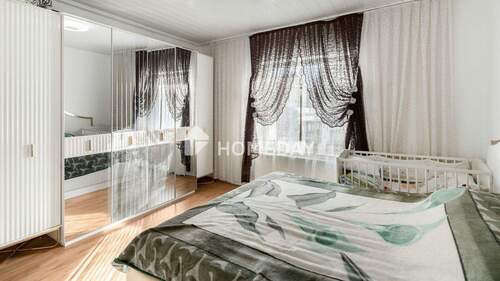 1. OG Schlafzimmer 1 1 - 