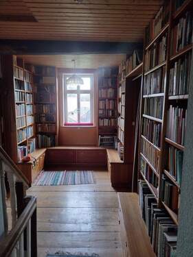 Flur mit Bibliothek - 
