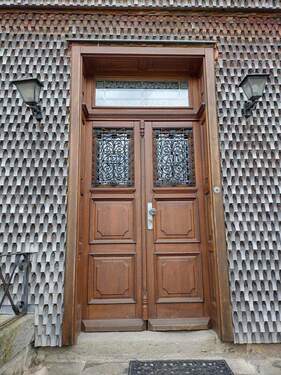 Eingangstür - Einfamilienhaus mit 225,00 m&sup2; in Kalbach zum Kaufen