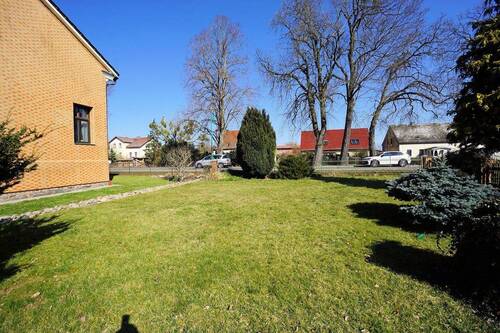 Grundstück Straßenseite (1).jpg - 