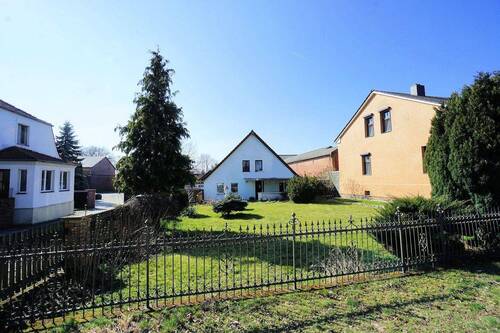 Grundstück Straßenseite (4).jpg - 