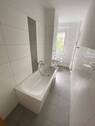 modernes Bad mit Badewanne - 3 Zimmer Etagenwohnung zur Miete in Döbeln