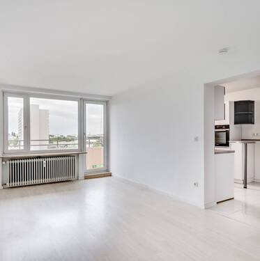 Sanierte 2,5-Zimmer-Wohnung mit Balkon in Moosach - AIGNER- Sanierte 2,5-Zimmer-Wohnung mit Balkon in Moosach